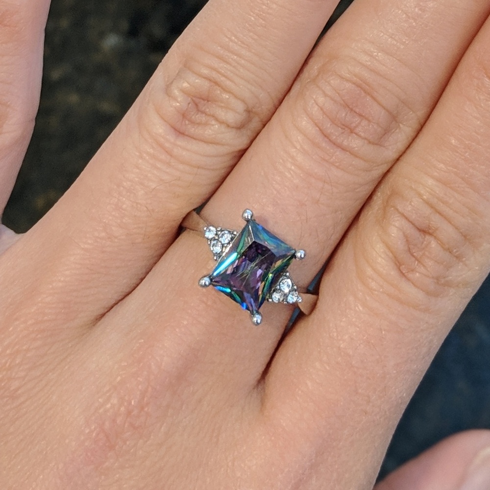 Cute ring NWOT - Picture 2 of 3